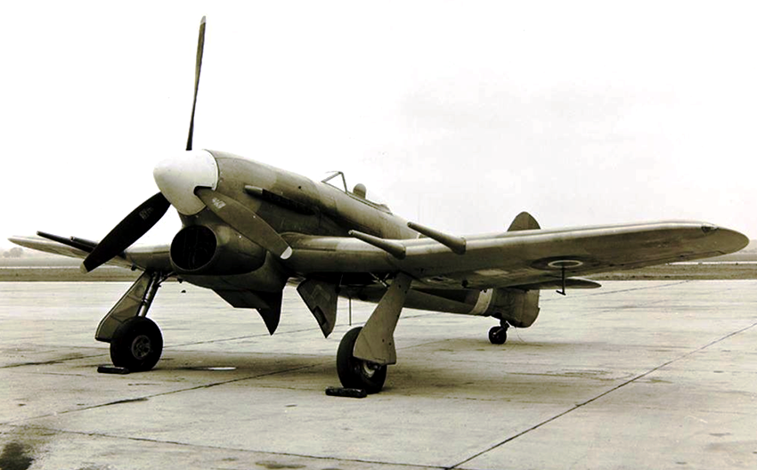 Un Hawker Typhoon en vol en 2024 aeroVFR